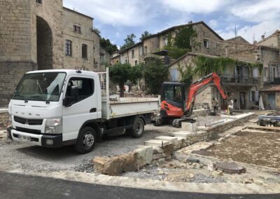 Place des Magnans, Chassiers, couronnement pierre sèche