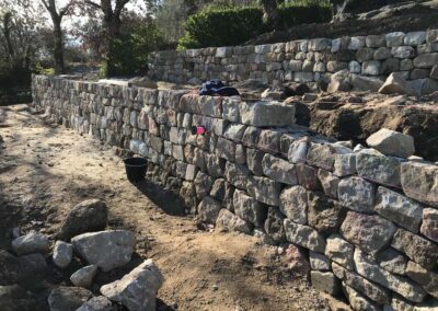 Largentière, calade et murs en pierre sèche, couronnement