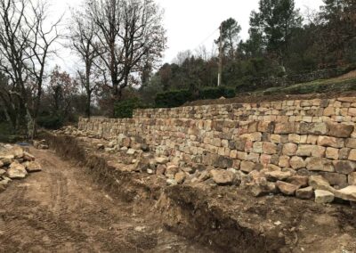 Largentière, murs en pierre sèche, fondations