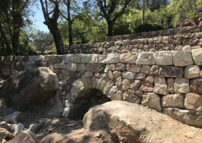 Largentière, murs de soutènement et voûte en pierre sèche